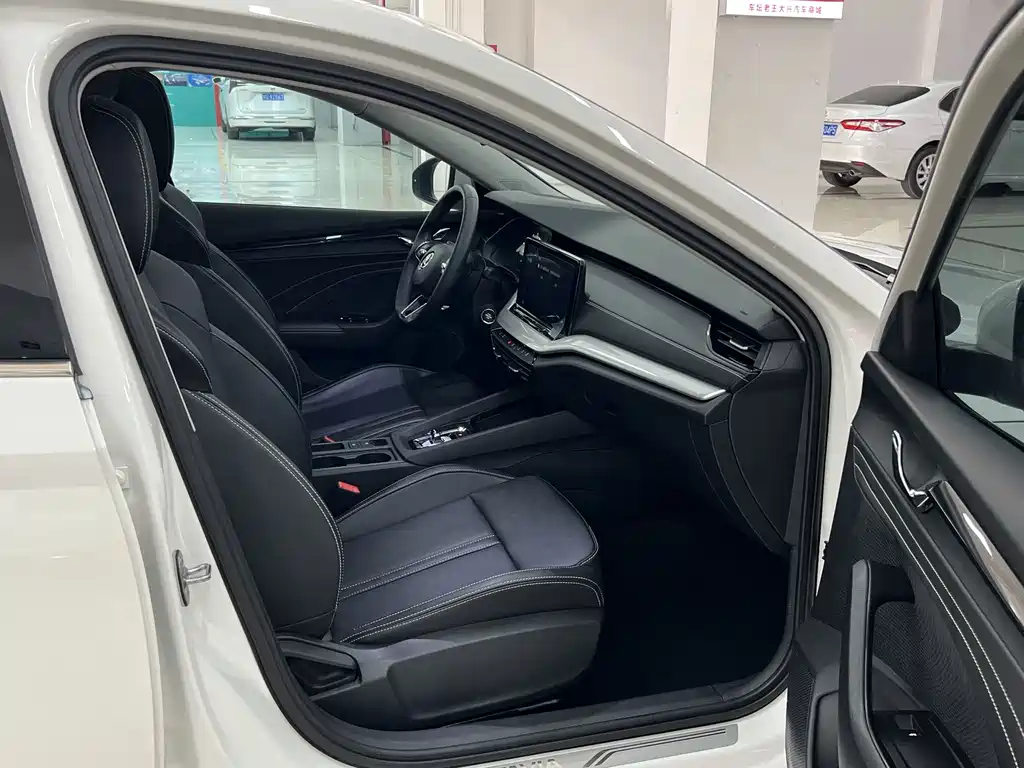 Skoda Octavia 2021 — фото 10