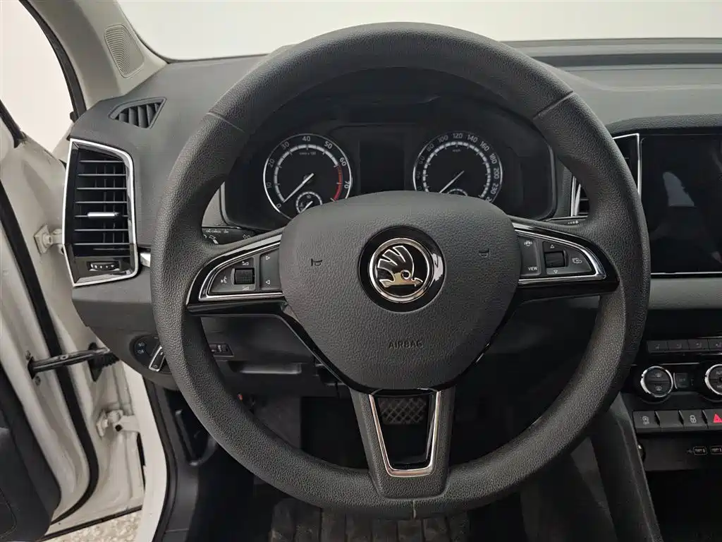 Skoda Karoq 2021 — фото 11