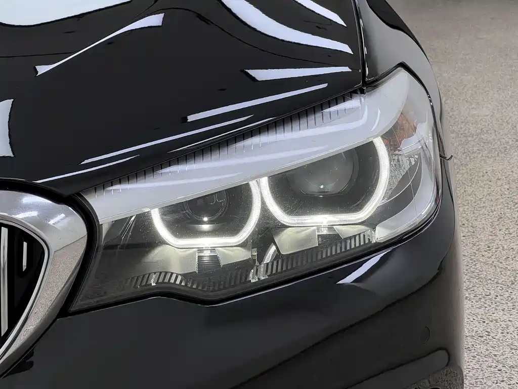 BMW 5 Series 2019 — фото 32