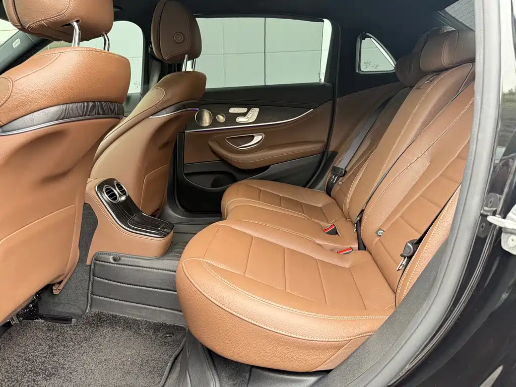 Mercedes-Benz E-Class 2020 — фото 10