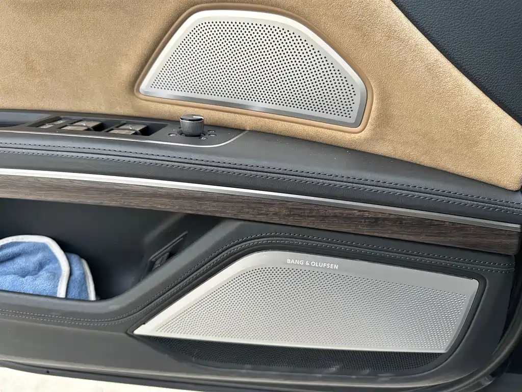 Audi A8 2022 — фото 21