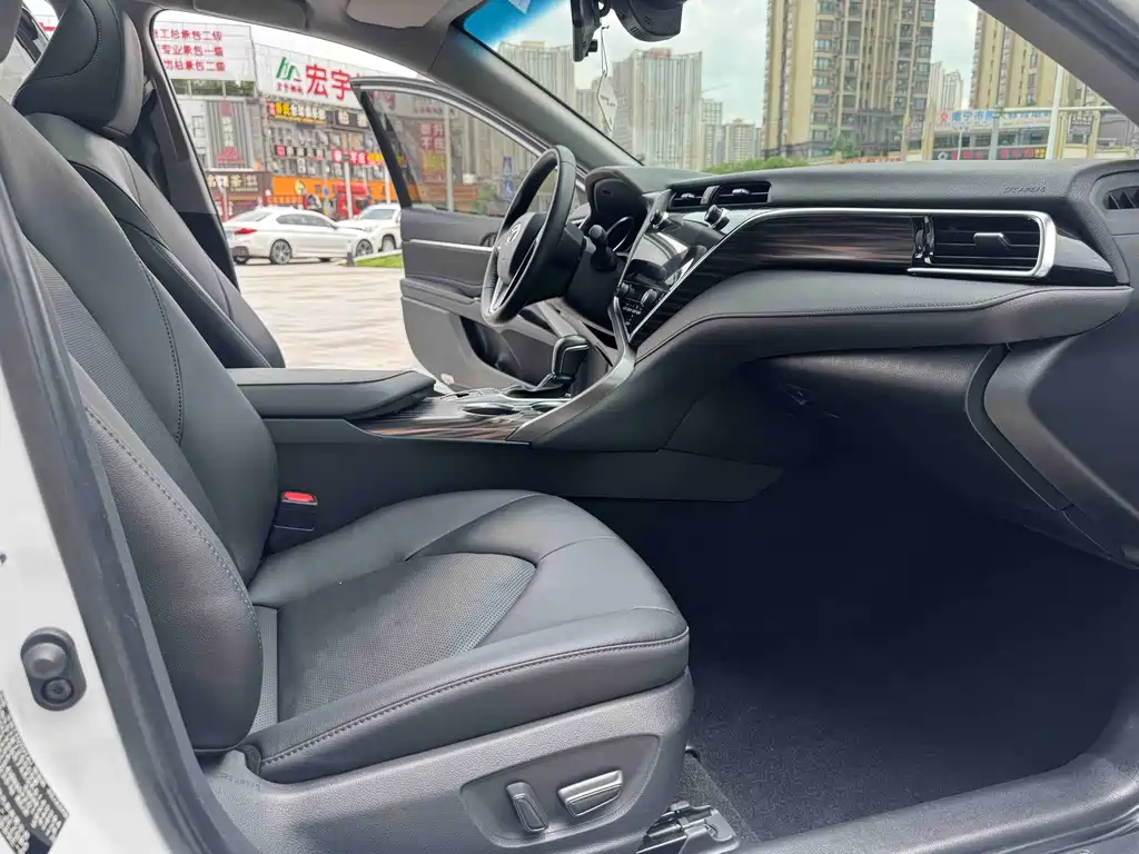 Toyota Camry 2020 — фото 12