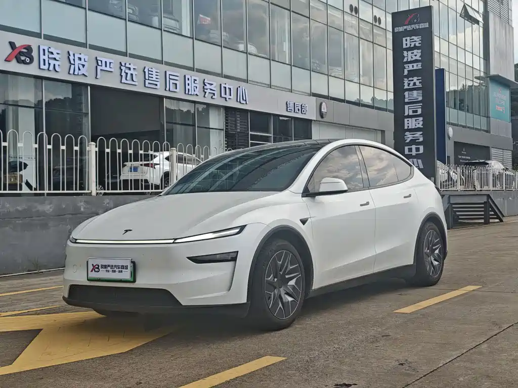 Tesla Model Y L 2025