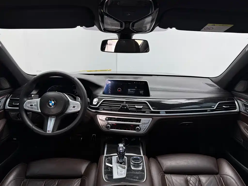 BMW 7 Series 2019 — фото 19