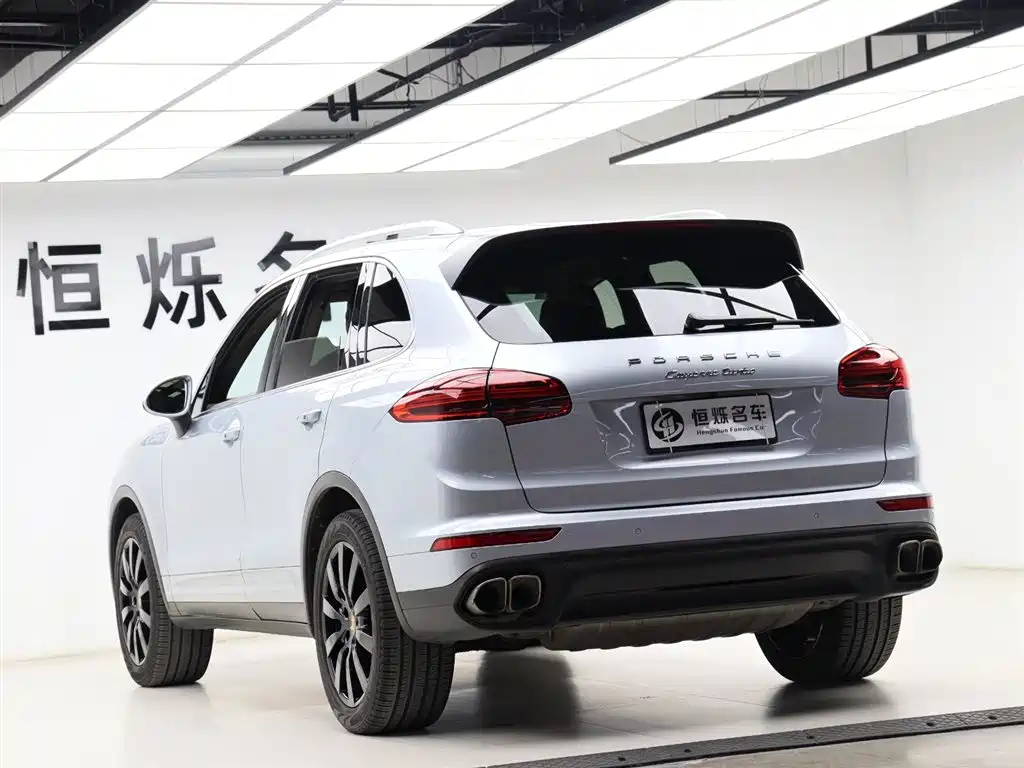 Porsche Cayenne 2015 — фото 31