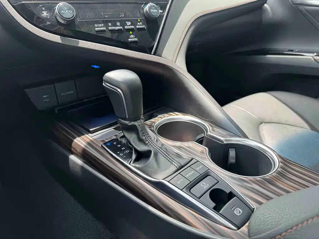 Toyota Camry 2020 — фото 24
