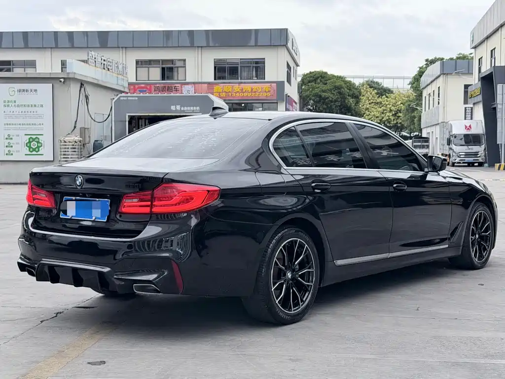BMW 5 Series 2017 — фото 12