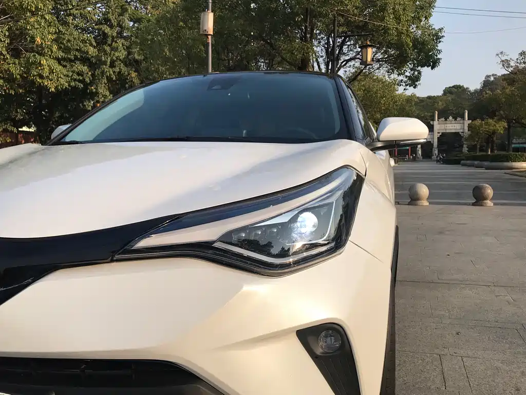 Toyota C-HR 2022 — фото 10