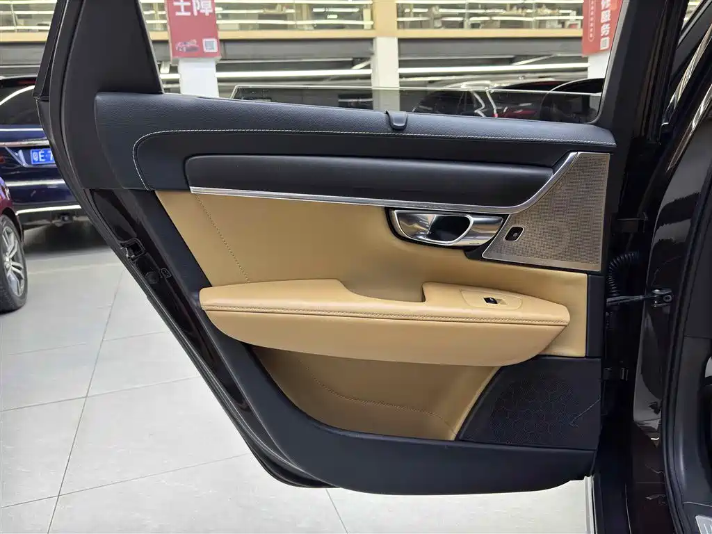 Volvo V90 2017 — фото 13