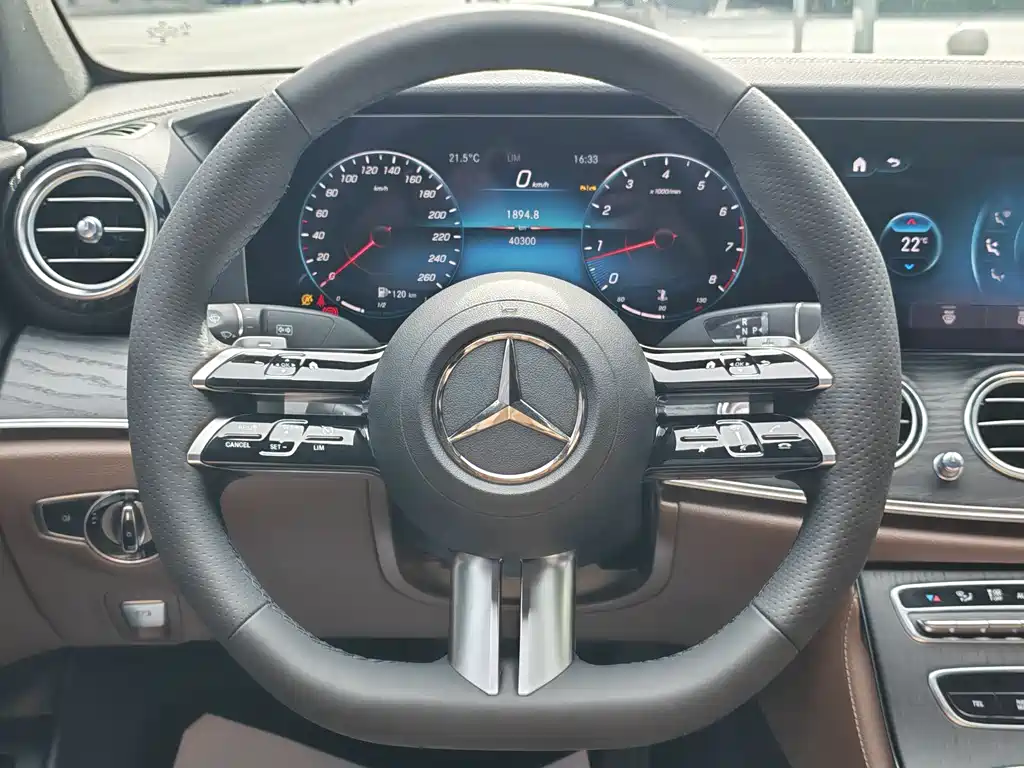 Mercedes-Benz E-Class 2023 — фото 16