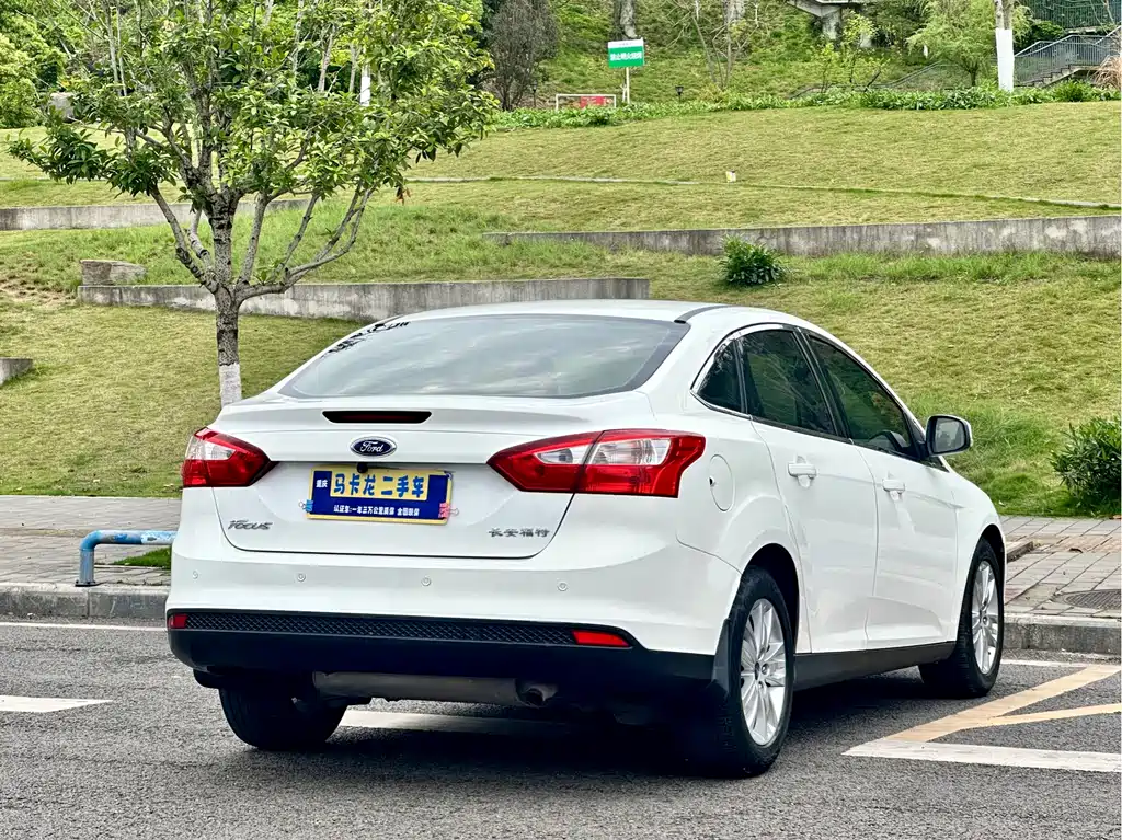 Ford Focus 2014 — фото 5