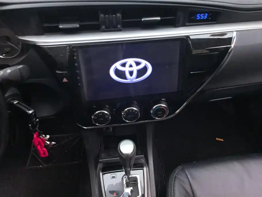 Toyota Corolla 2015 — фото 13