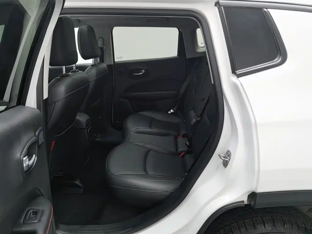 Jeep Compass 2017 — фото 15