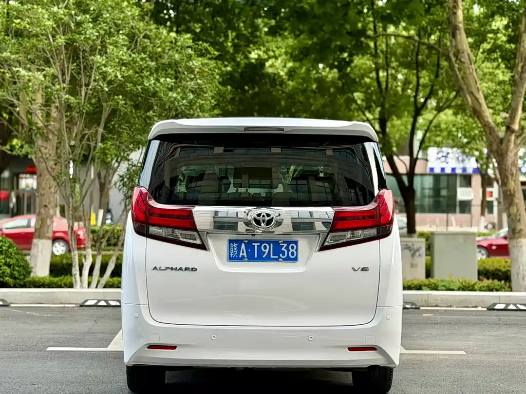 Toyota Alphard 2018 — фото 8