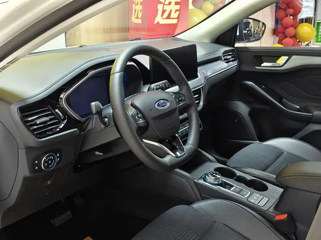 Ford Focus Active 2022 — фото 11