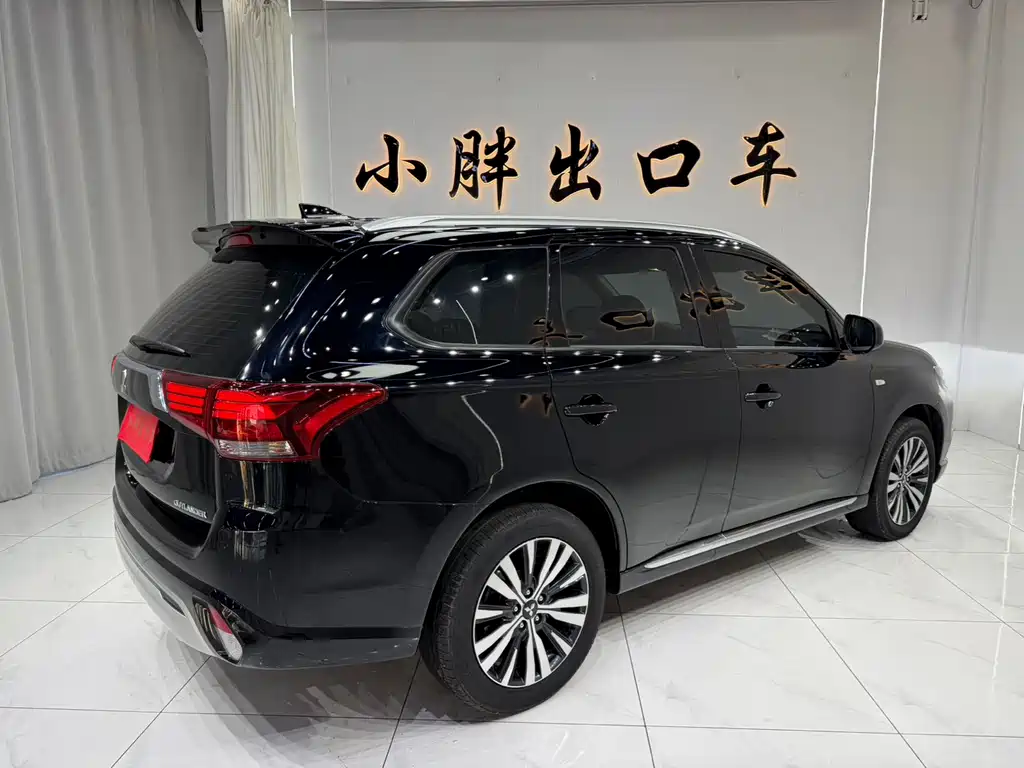 Mitsubishi Outlander 2022 — фото 4