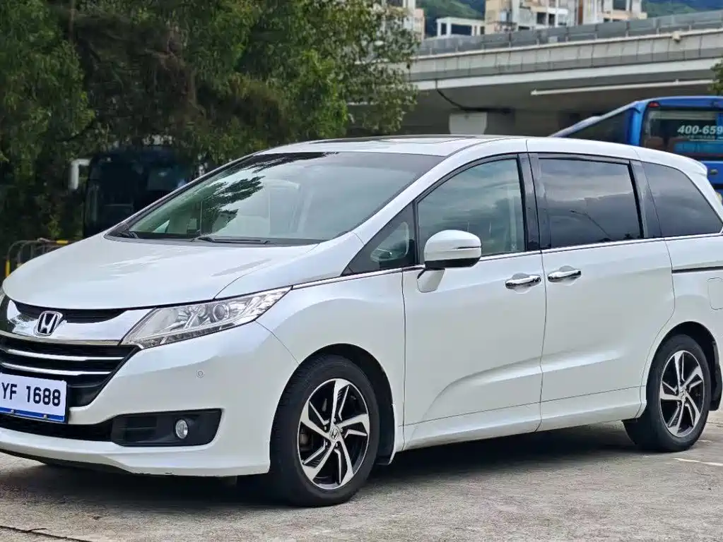 Honda Odyssey 2015 — фото 1