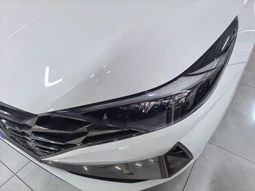Hyundai Elantra 2023 — фото 13