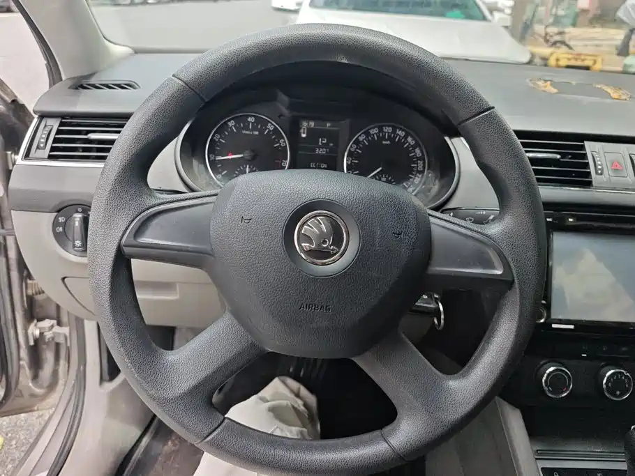 Skoda Octavia 2014 — фото 15