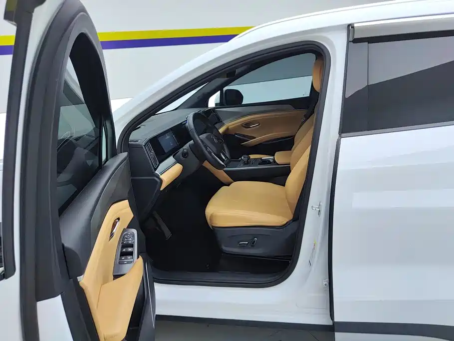 BYD Song L DM-i 2025 — фото 9