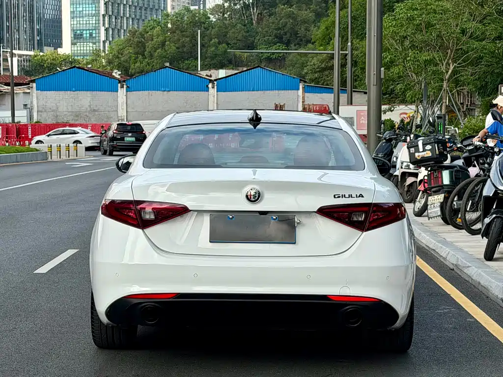 Alfa Romeo Giulia 2020 — фото 3