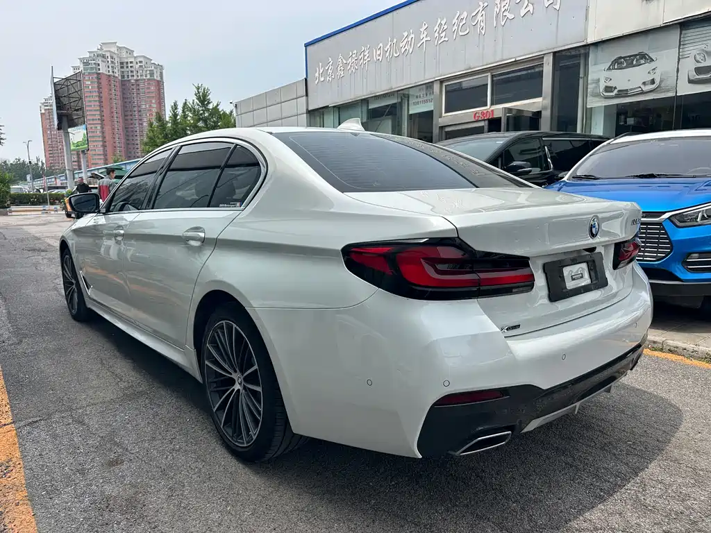 BMW 5 Series 2022 — фото 14