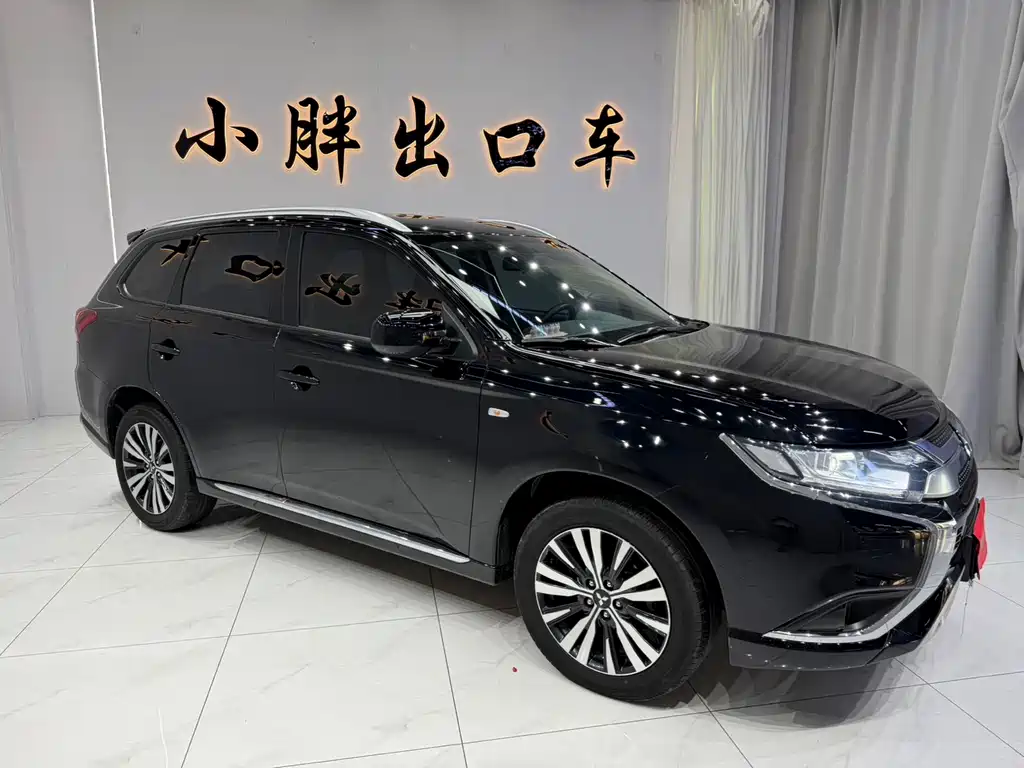 Mitsubishi Outlander 2022 — фото 3