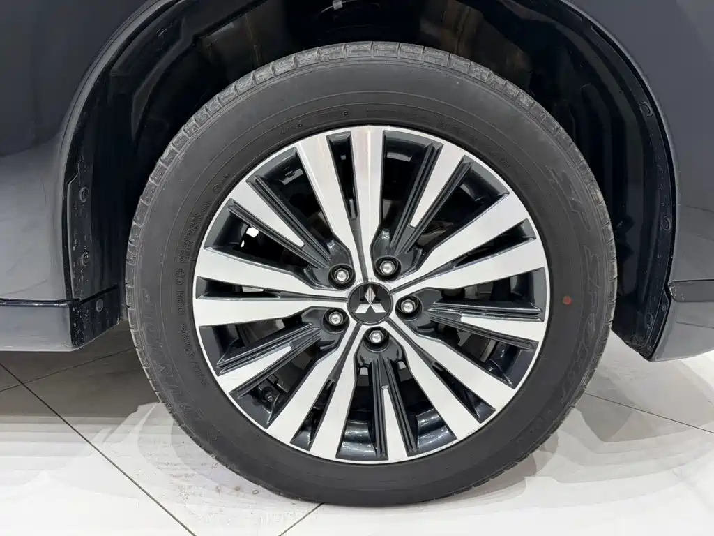 Mitsubishi Outlander 2022 — фото 17