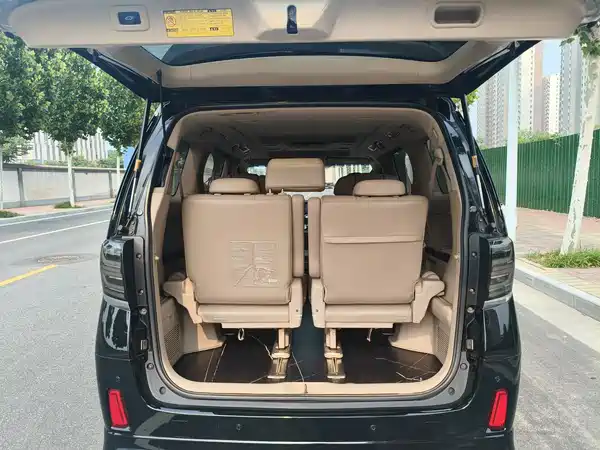 Toyota Alphard 2012