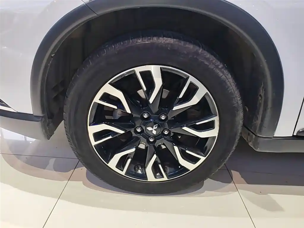 Mitsubishi Outlander 2020 — фото 23