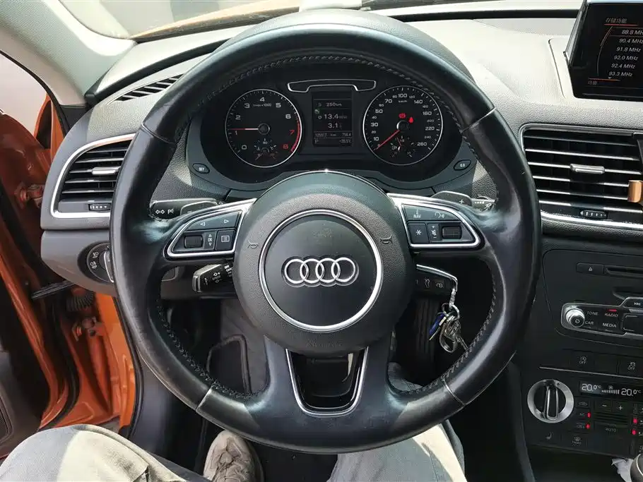 Audi Q3 2013 — фото 15