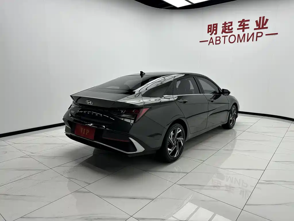 Hyundai Elantra 2023 — фото 9