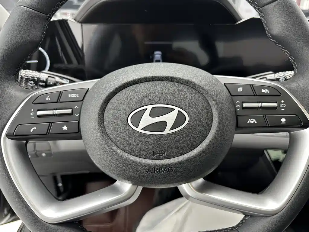 Hyundai Elantra 2023 — фото 14