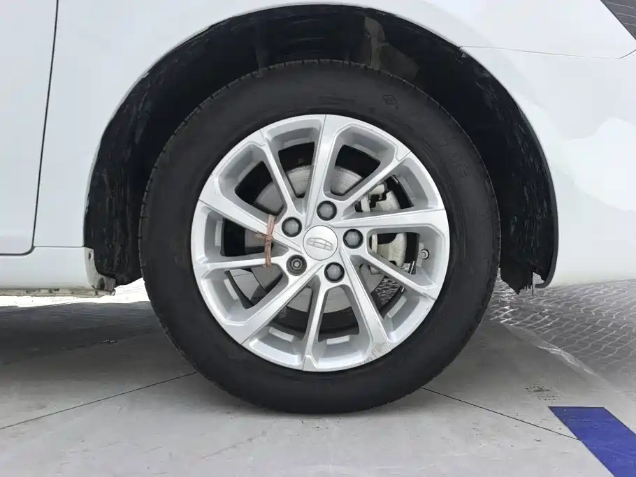 Geely Emgrand 2022