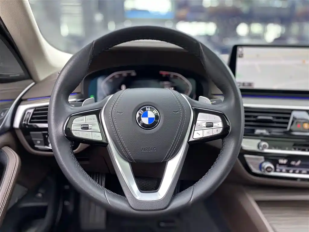 BMW 5 Series 2022 — фото 12