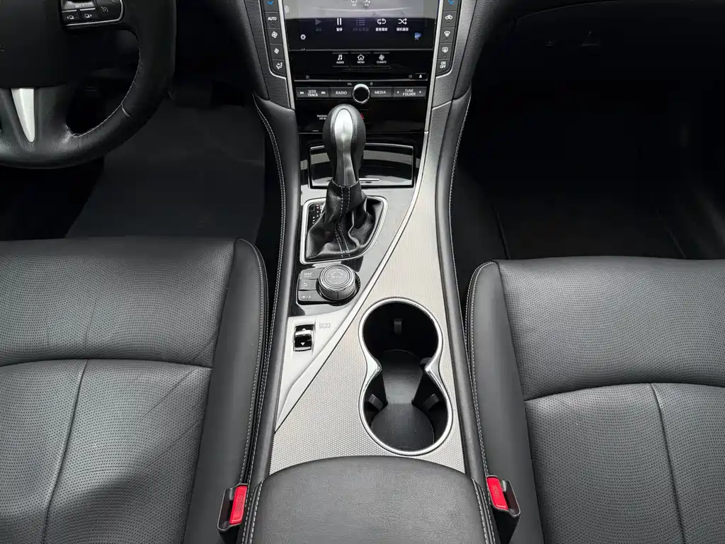 Infiniti Q50L 2017 — фото 12