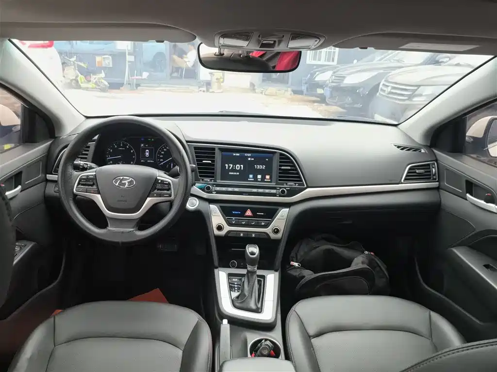 Hyundai Elantra 2019 — фото 6