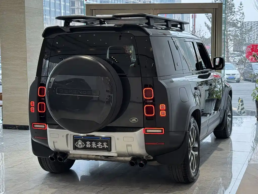 Land Rover Defender 2022 — фото 25