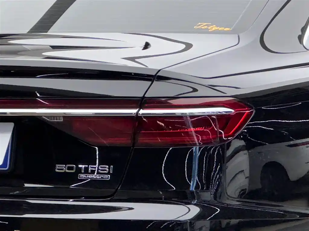 Audi A8 2021 — фото 18