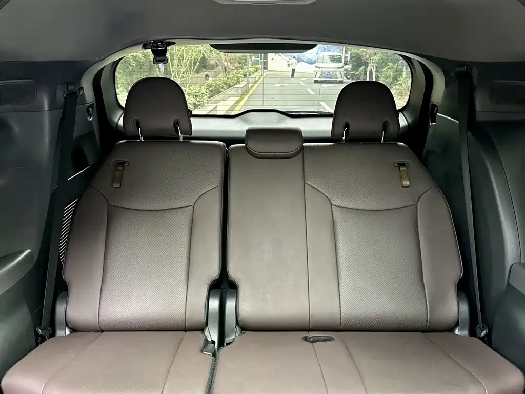 Toyota Granvia 2023 — фото 20