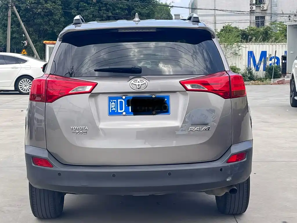 Toyota RAV4 2015 — фото 5