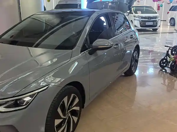 Volkswagen Golf 2025