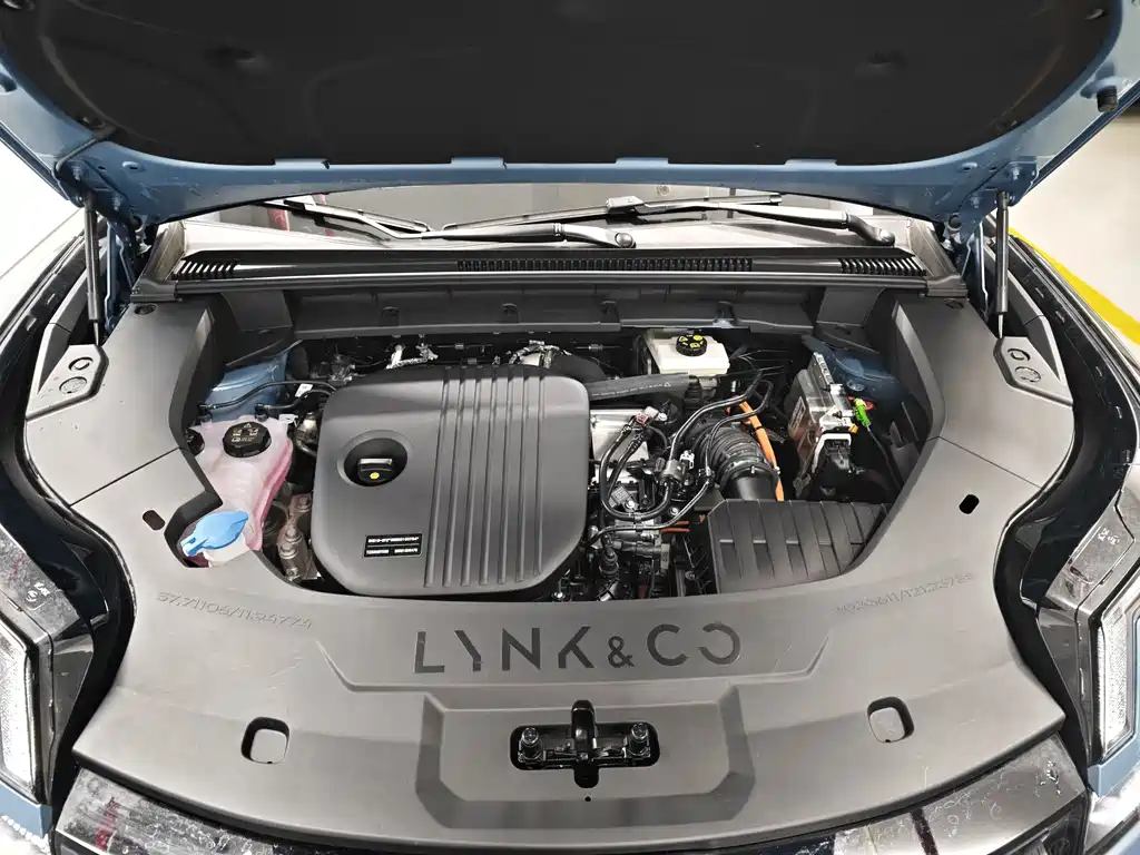 Lynk & Co 08 EM-P 2025 — фото 13