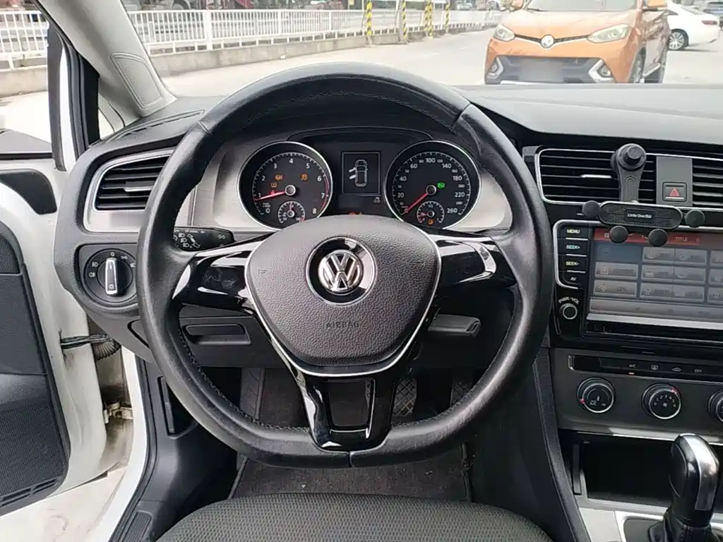 Volkswagen Golf 2015 — фото 11