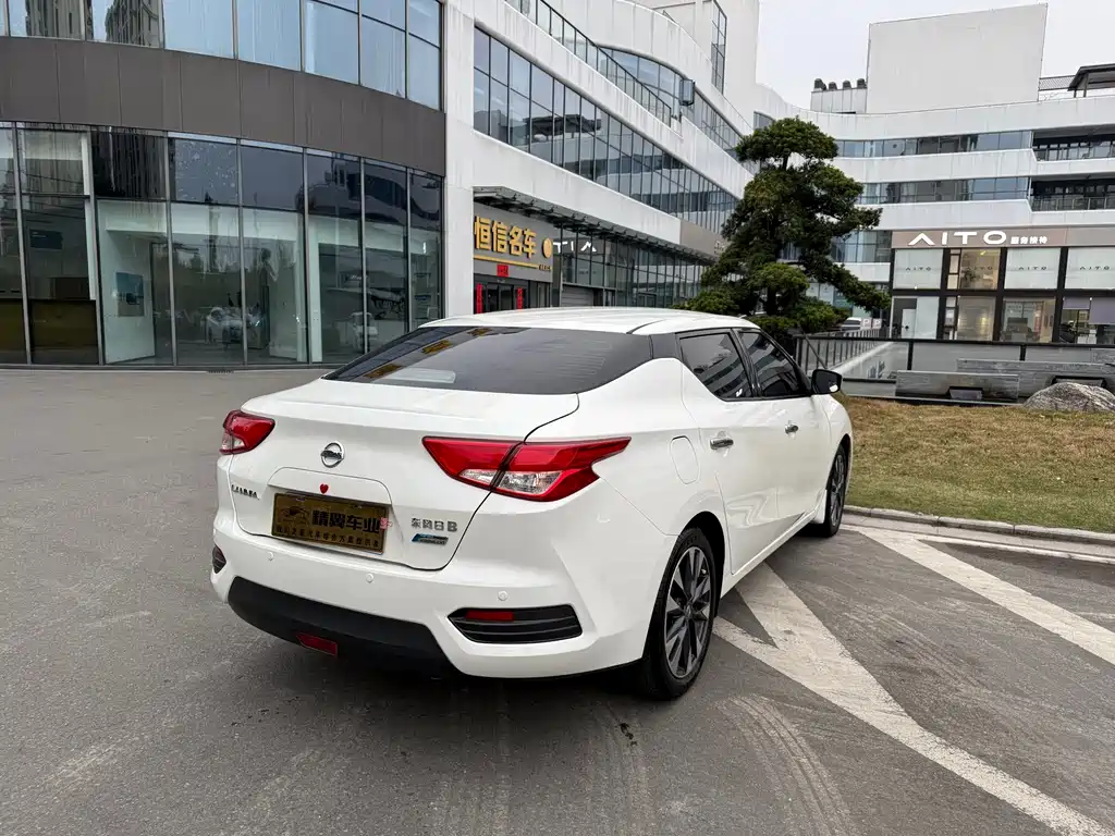 Nissan Bluebird 2018 — фото 11