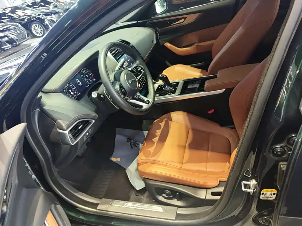 Jaguar XEL 2023 — фото 15