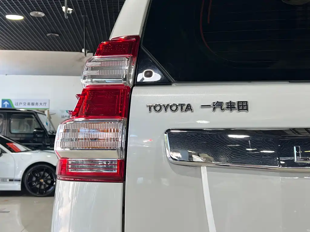 Toyota Prado 2016 — фото 9