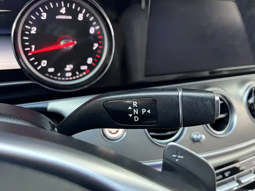Mercedes-Benz E-Class 2017 — фото 12