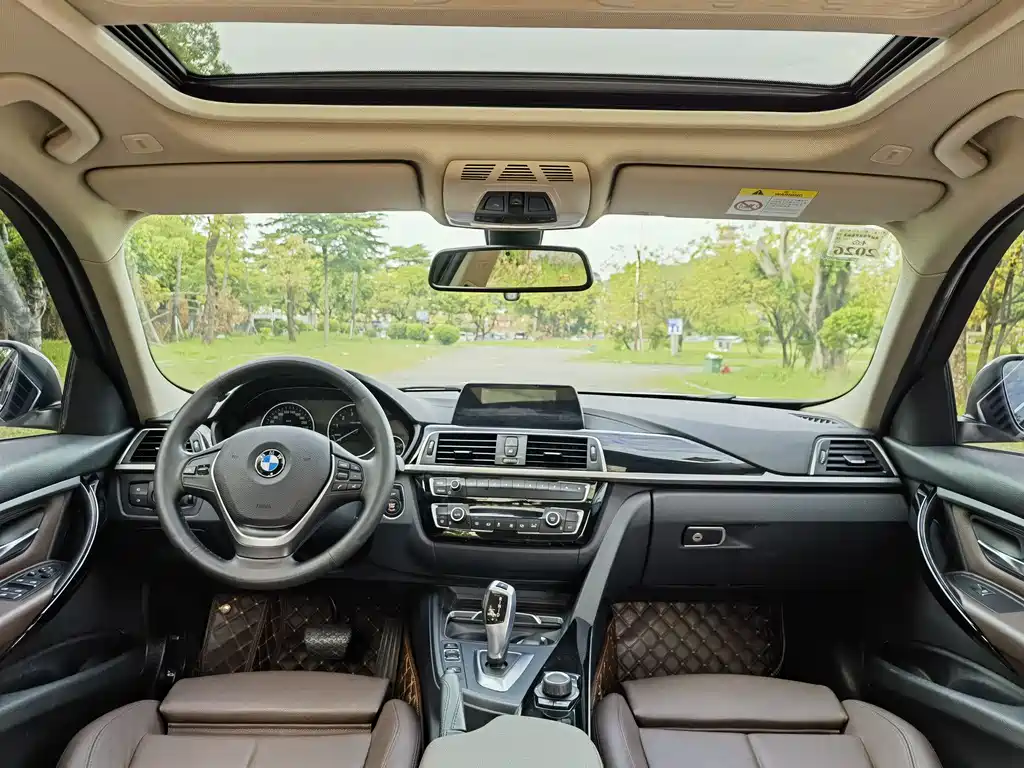 BMW 3 Series 2018 — фото 11