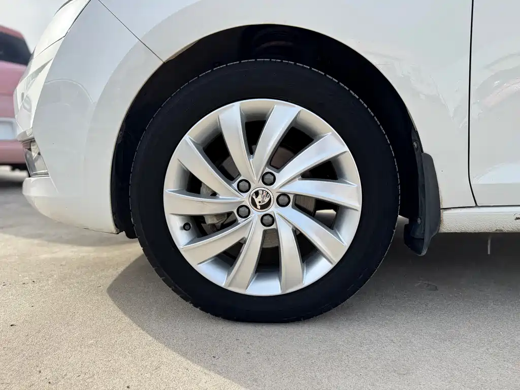 Skoda Rapid 2019 — фото 13